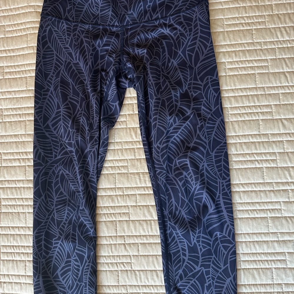 Lululemon Navy Leaf Pattern Leggings Size 6